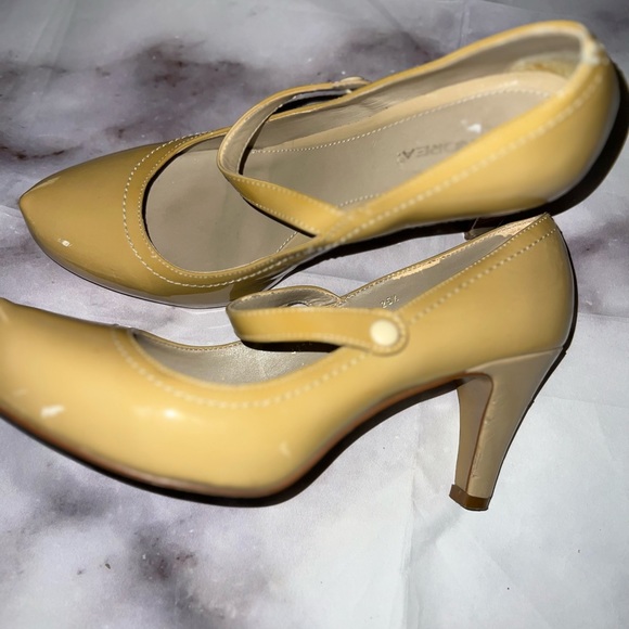 Andrea woman’s patent Mary Jane styled leather heels - Picture 7 of 14